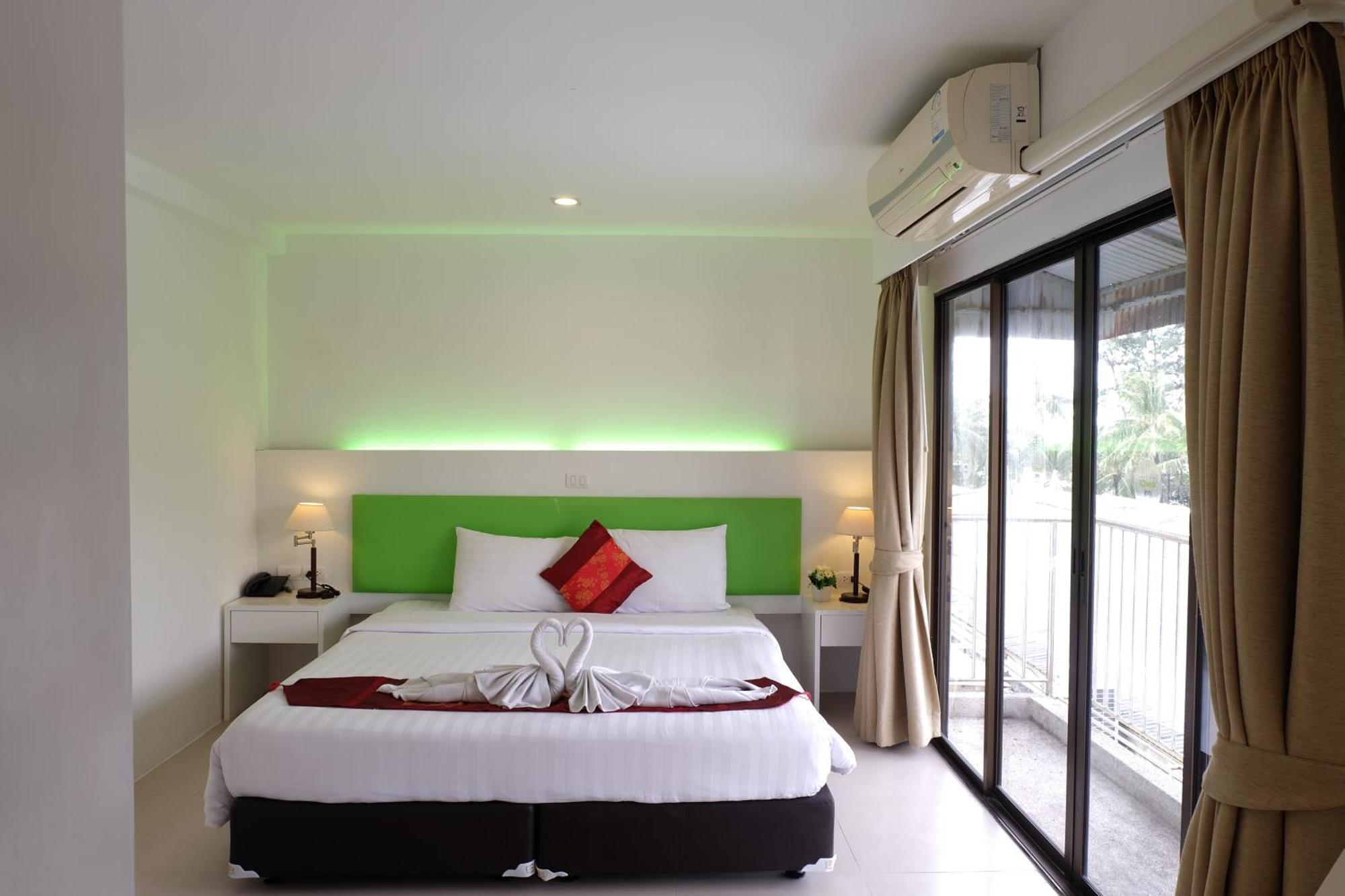 Armoni Patong Beach Hotel Habitación foto
